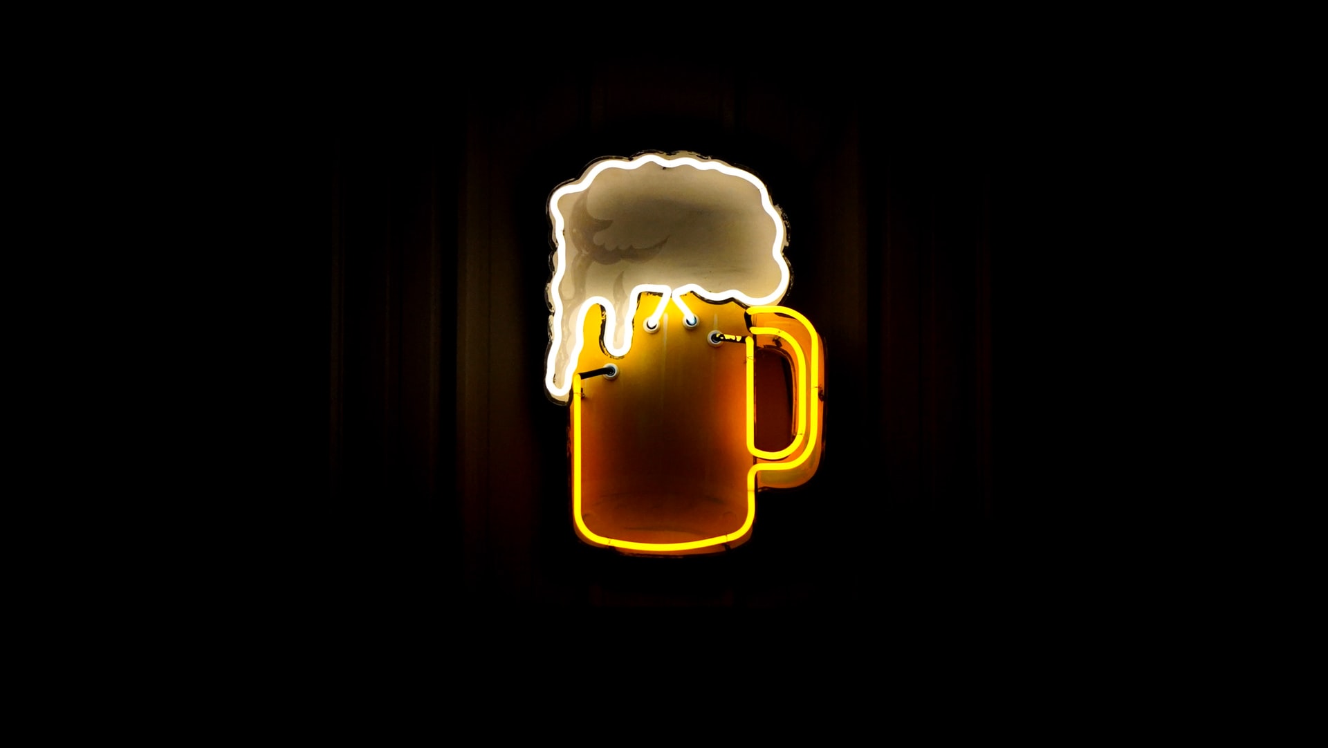 Neon beer mug sign
