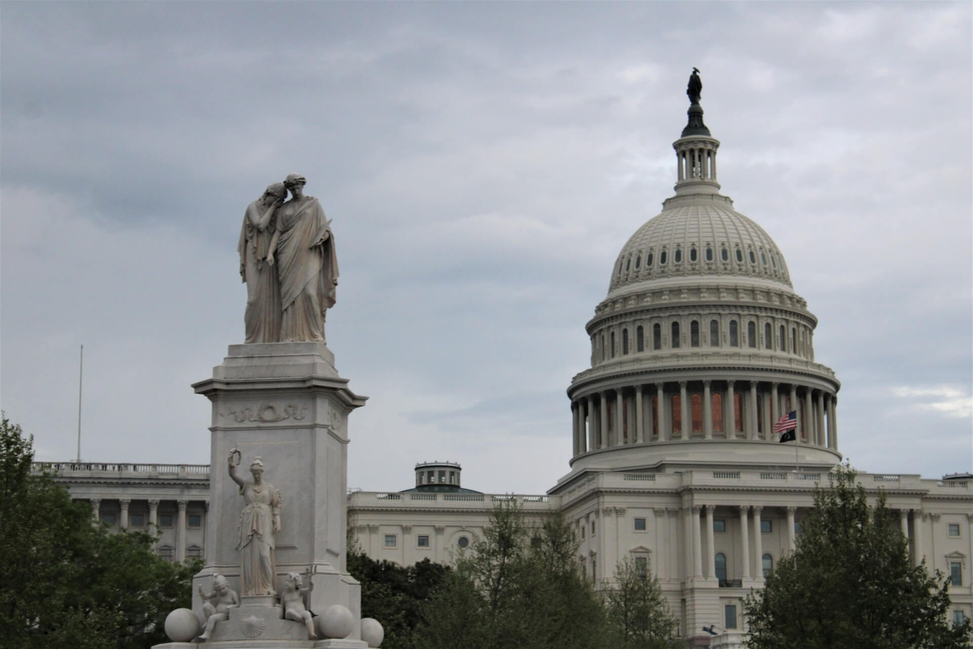 United States Capitol Building exterior and Peace Memorial