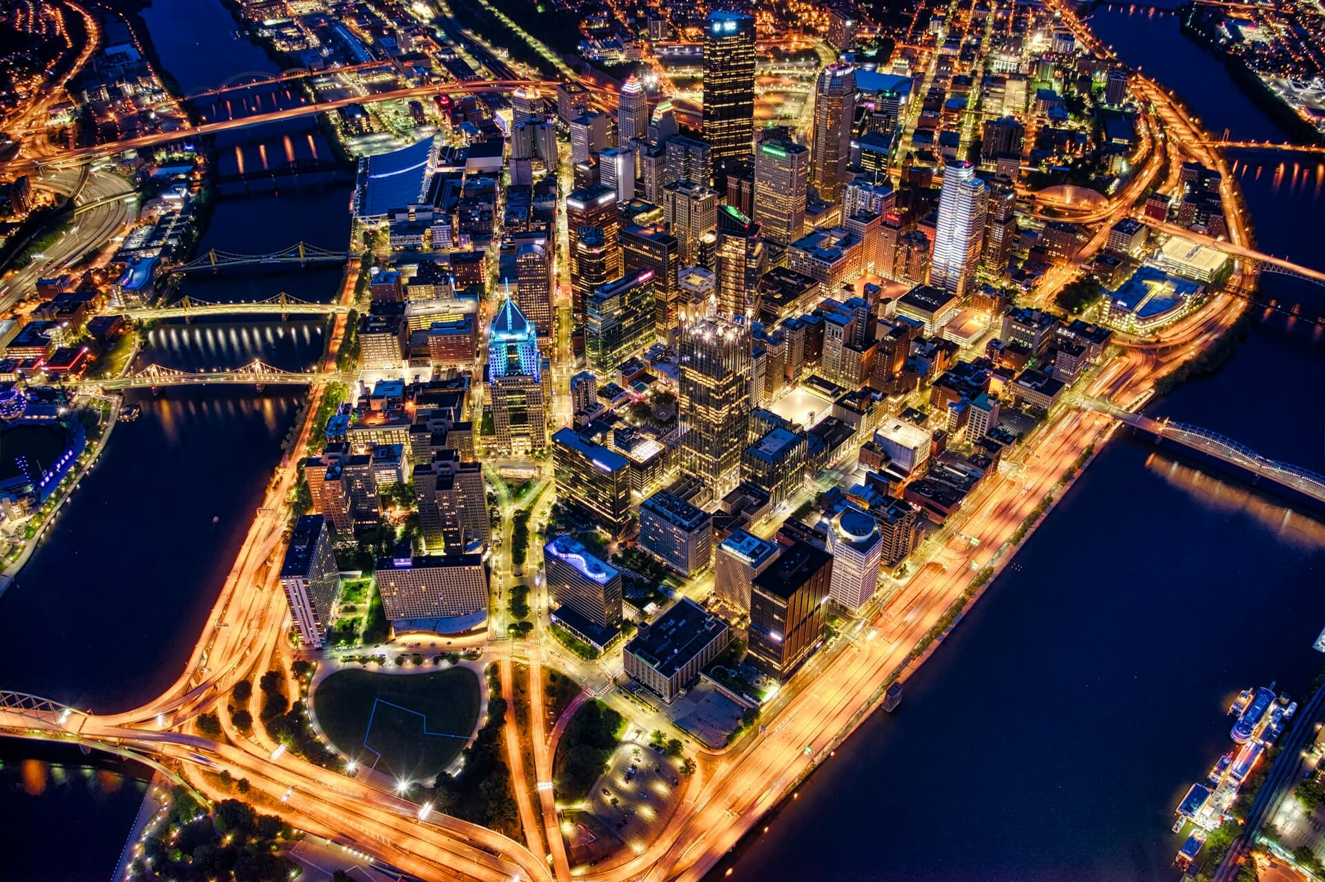 Aerial photograph of Pittsburgh, Pennsylvania, at night